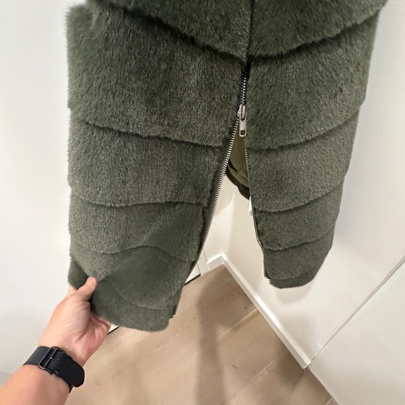 Donna Saliera Fabulous Furs Weekender Vest - Olive Green - Picture 4 of 7